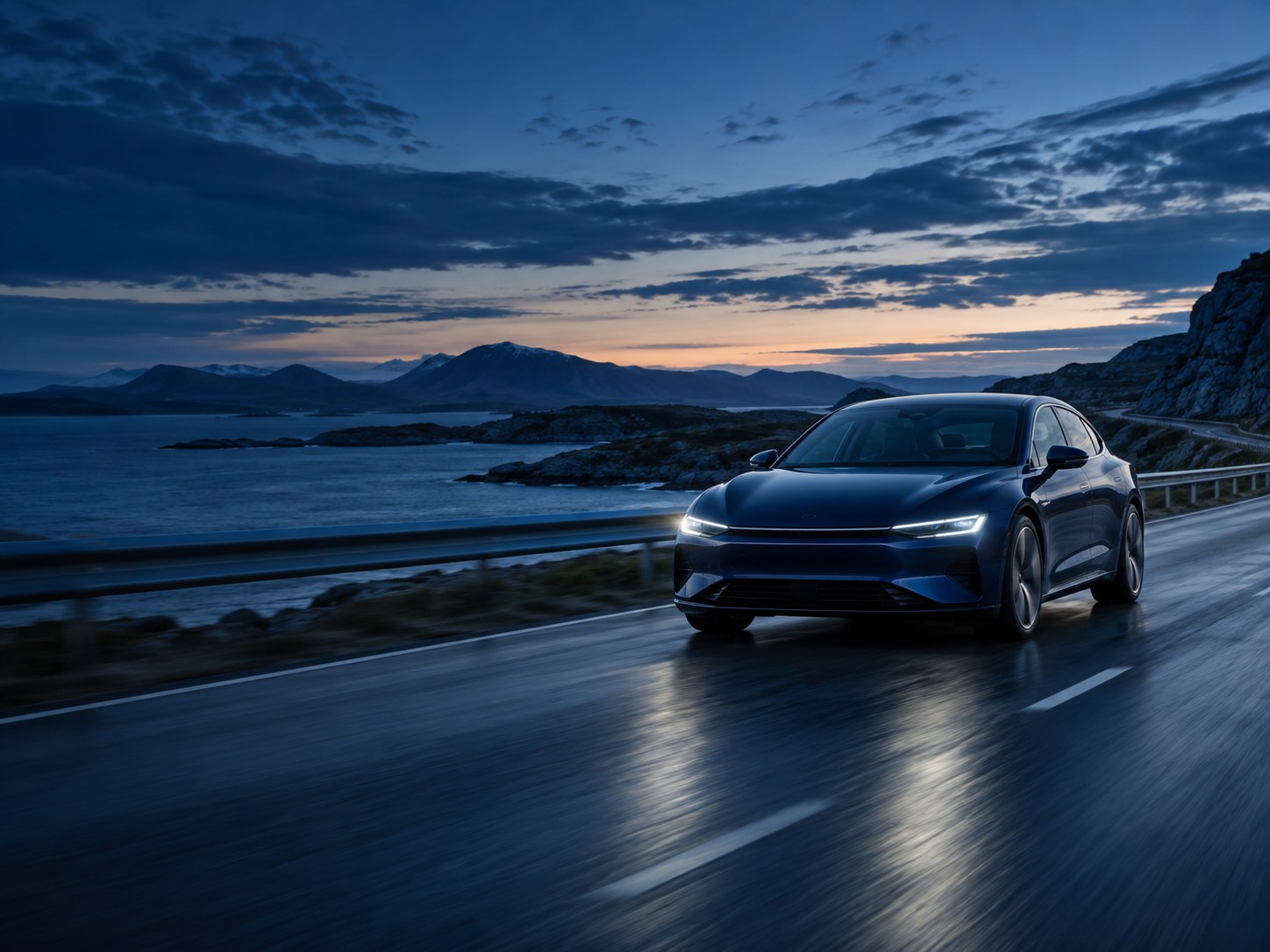 Moderne elektrisk bil på en nordisk kystvej